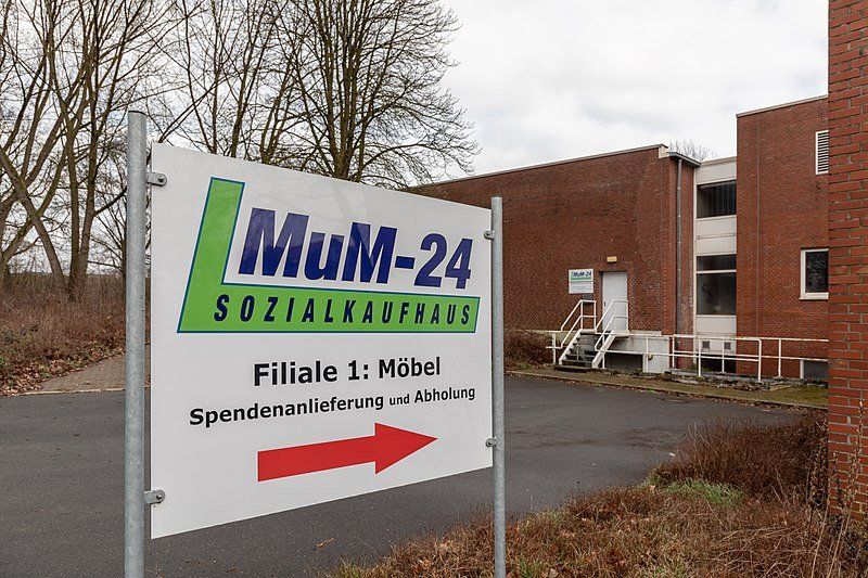 Bild: Dietmar Rabich / Wikimedia Commons / „Dülmen, Sozialkaufhaus Mum-24, Filiale 1 -- 2019 -- 3339“ / CC BY-SA 4.0