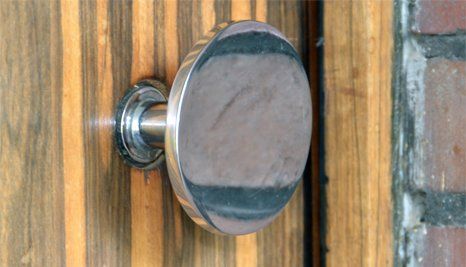 Mies-Türknopf im Haus Lange in Krefeld Mies-Türknopf im Haus Lange in Krefeld