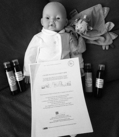 Flacon d'huile et manuel massage bébé, Je masse mon bébé Flacon d'huile et manuel massage bébé, Je masse mon bébé