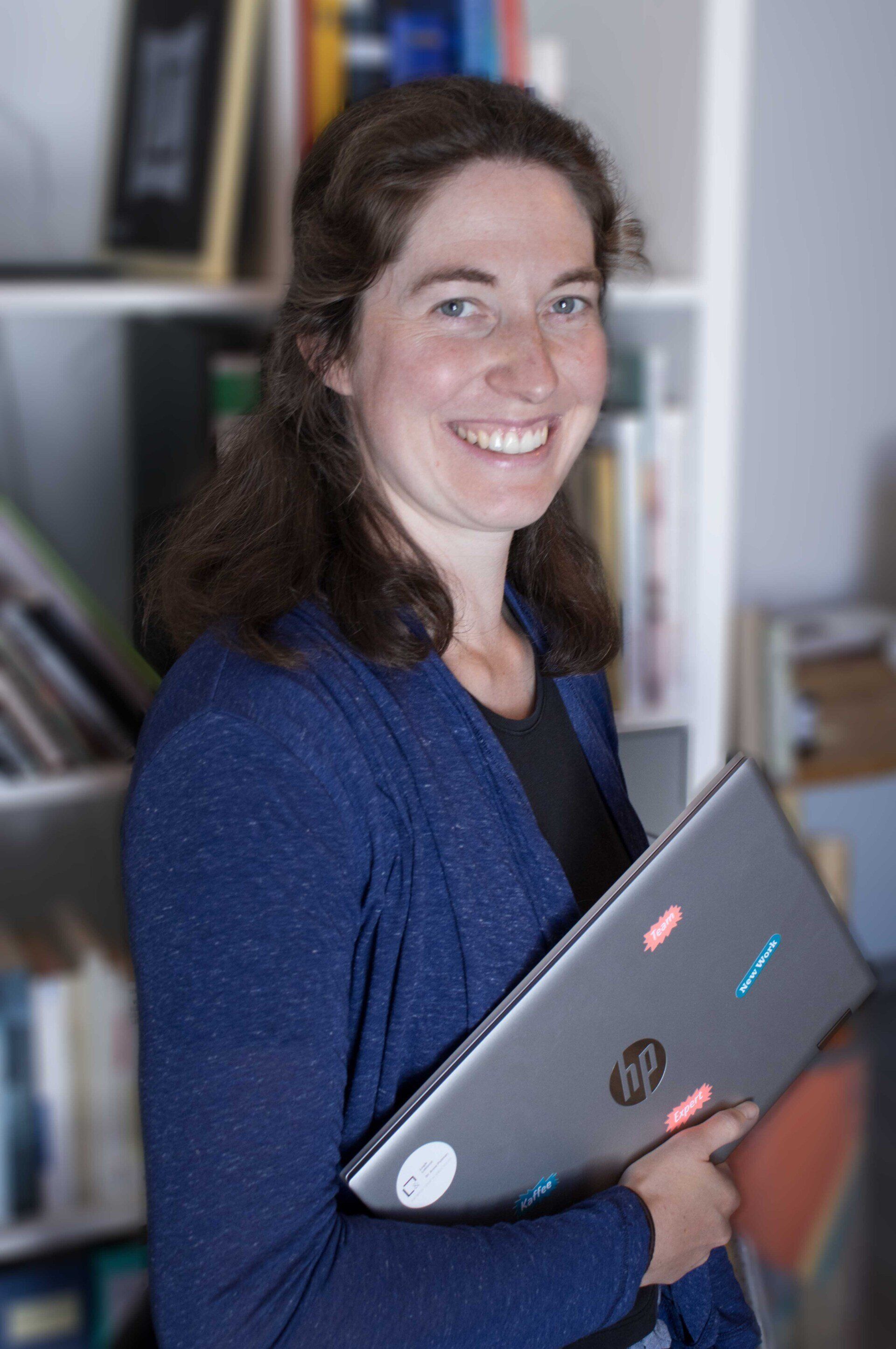 Dr. Anna Pickhan Dr. Anna Pickhan