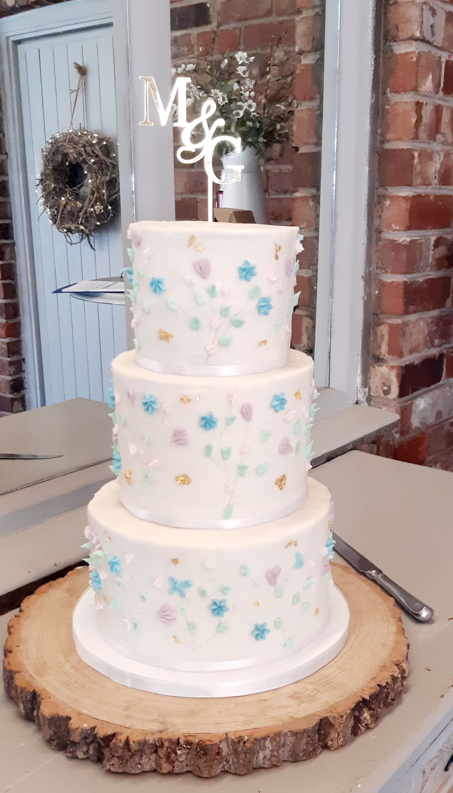 Wedding cake on log slice