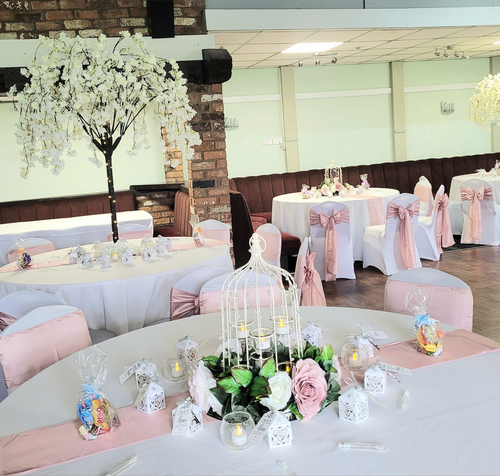 Large birdcage centrepiece