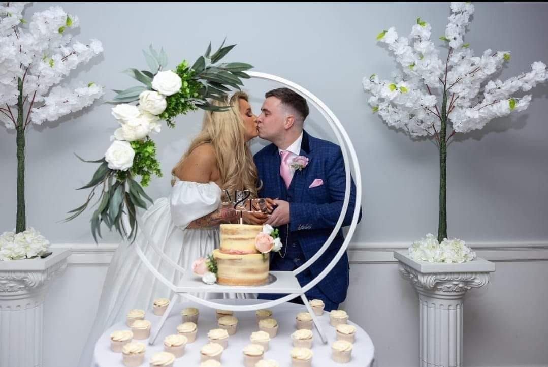Double hooped wedding cake stand