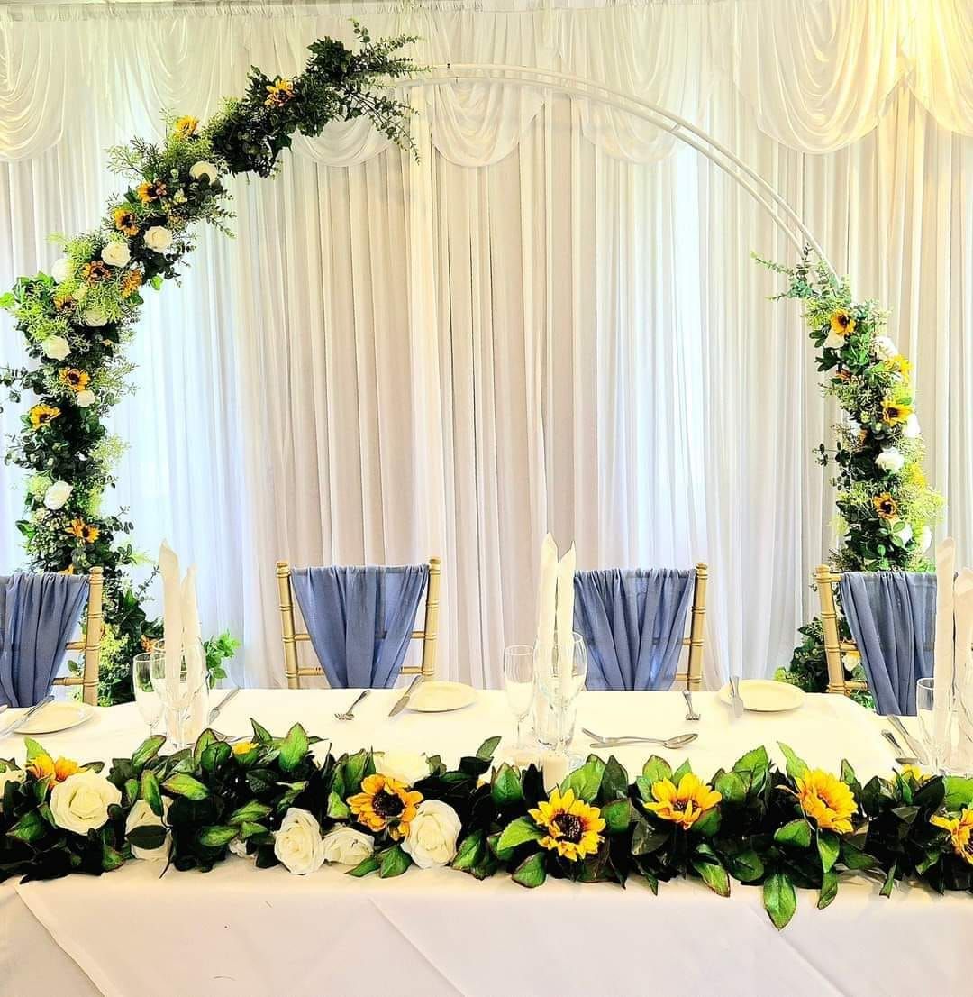 Top table garland with sunflowers