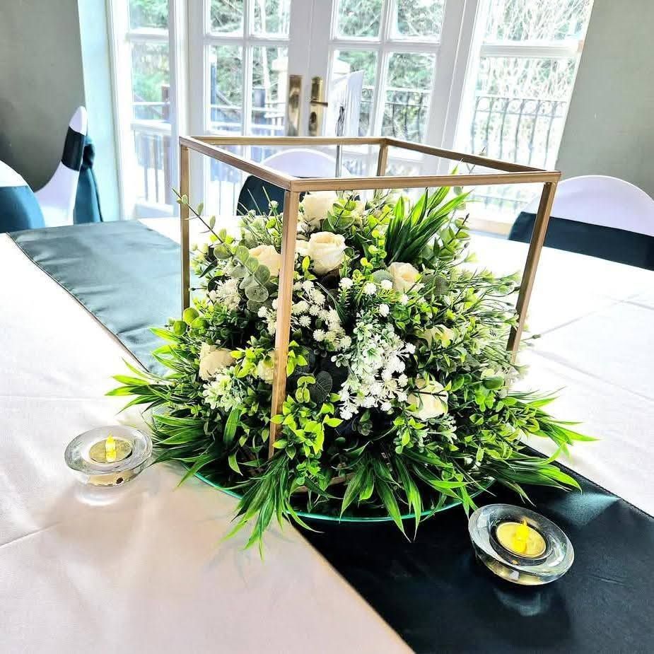 Gold Cube framed centrepiece with flowers inside