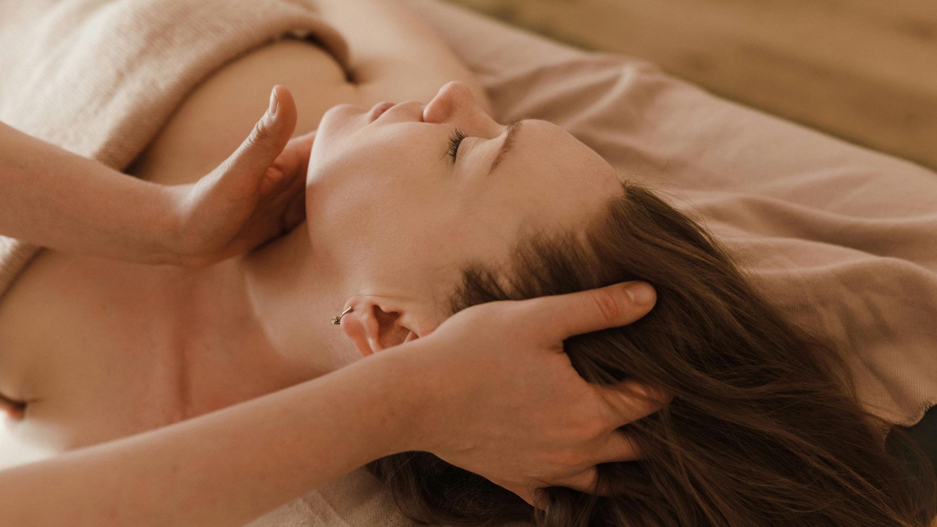 RainDrop Energetik Massage, Model lässt sich massieren