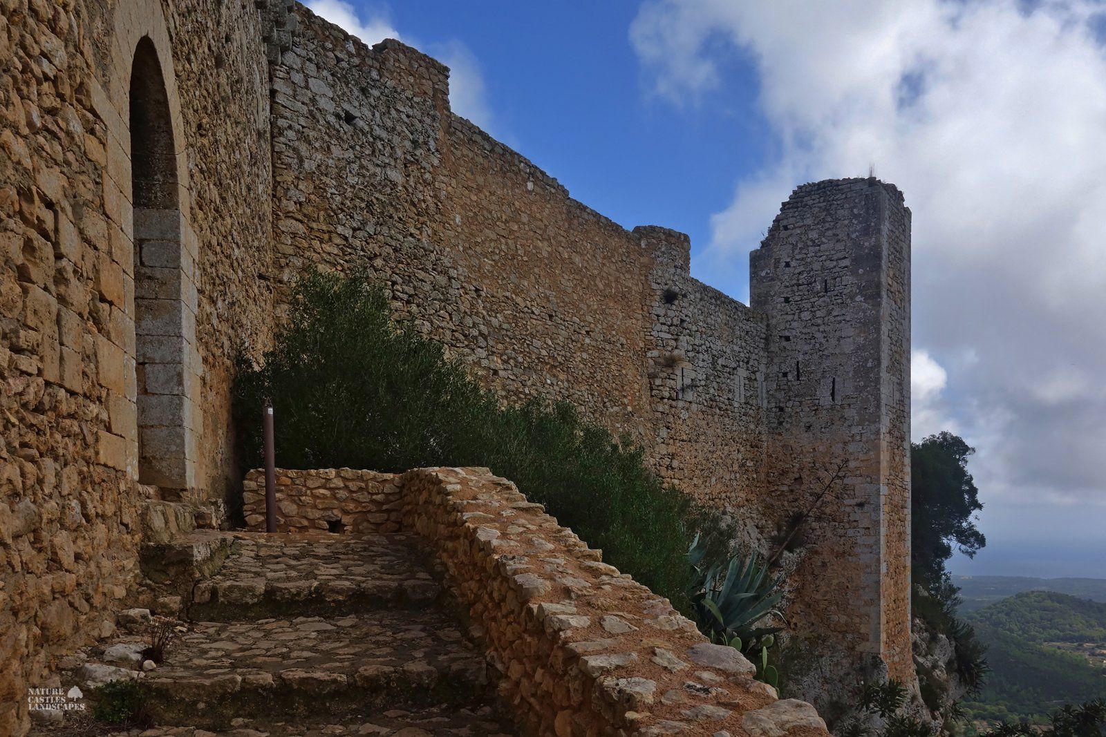 Castell de Santueri impressive building