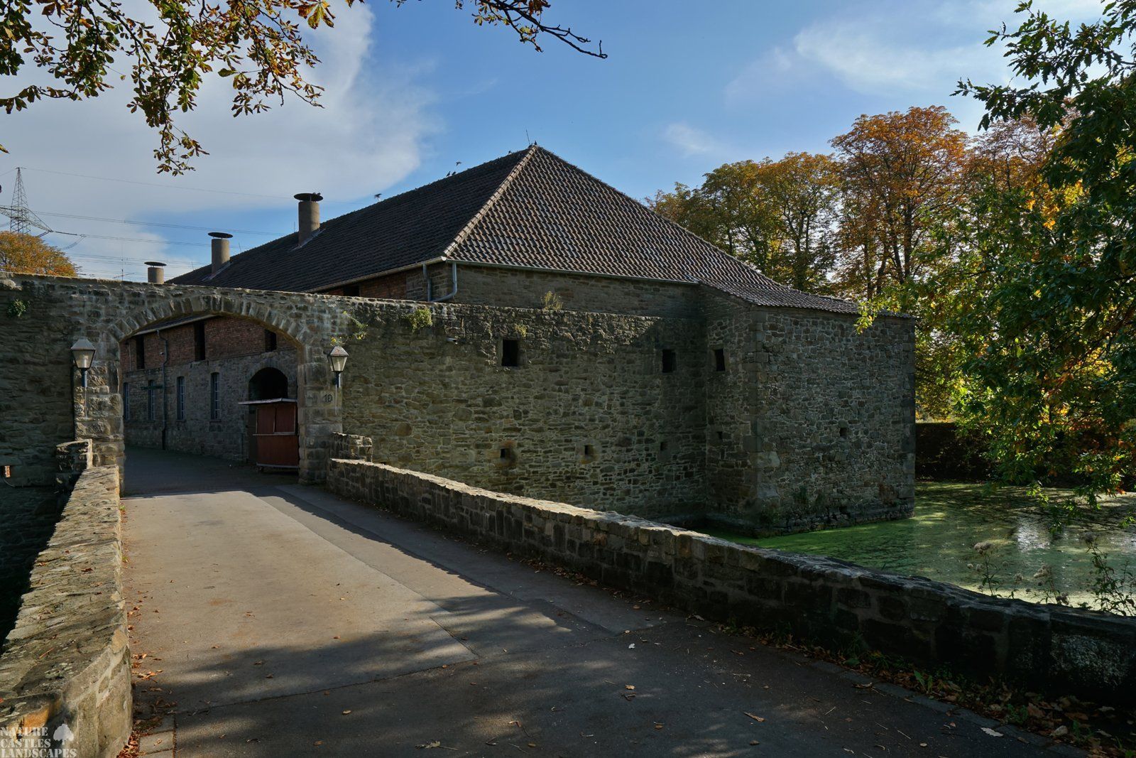 Bruecke und Hauptportal