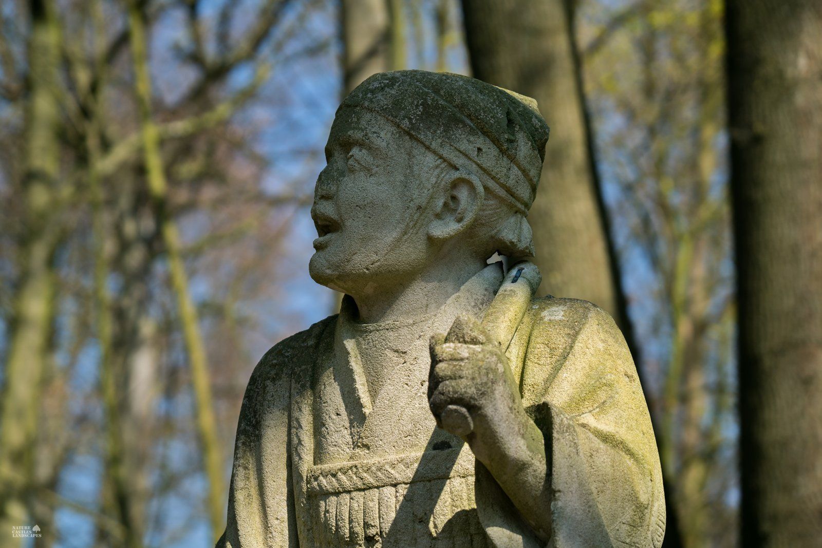 Sculpture at the chinese fountain picture fisher