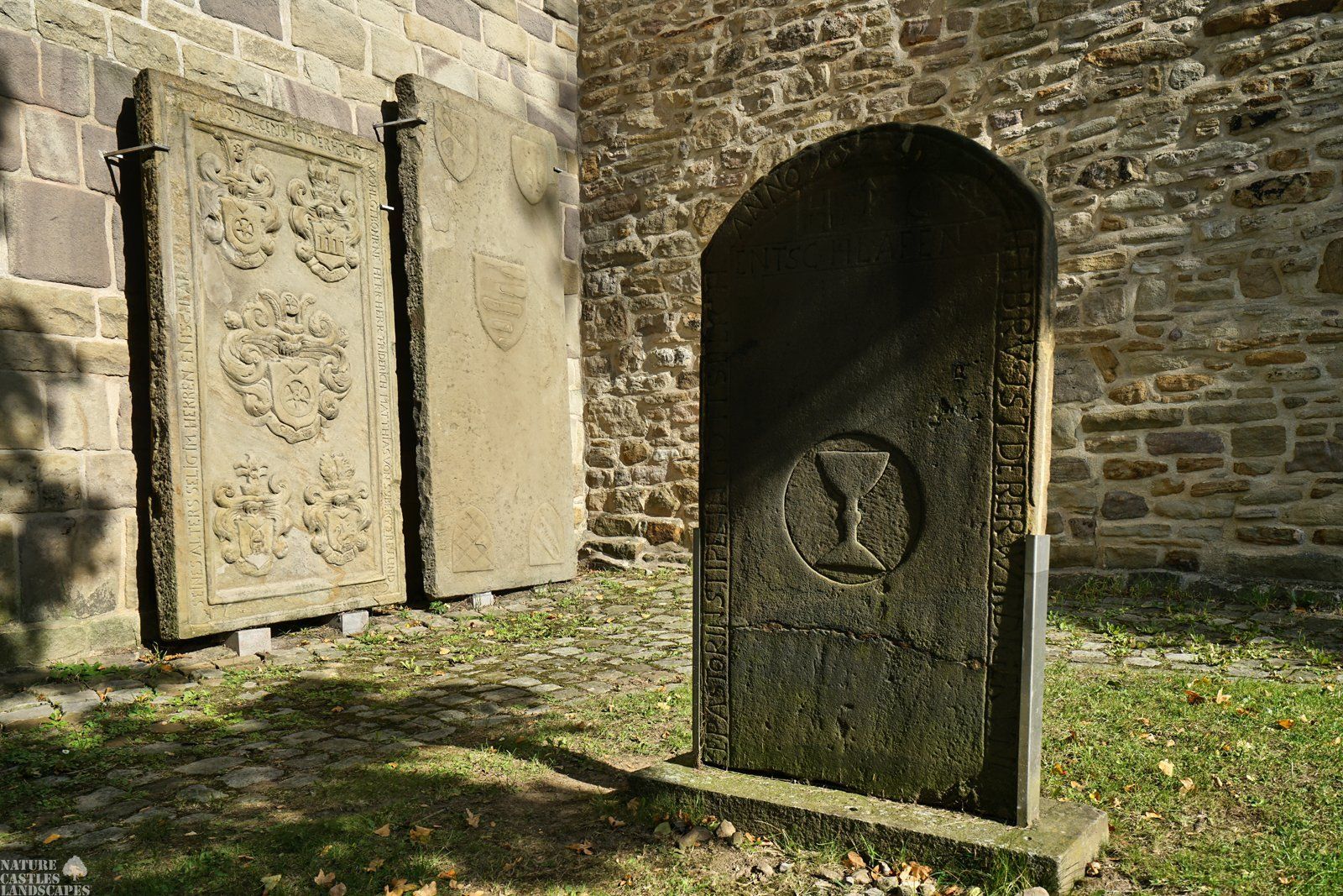 alte grabplatten in stiebel