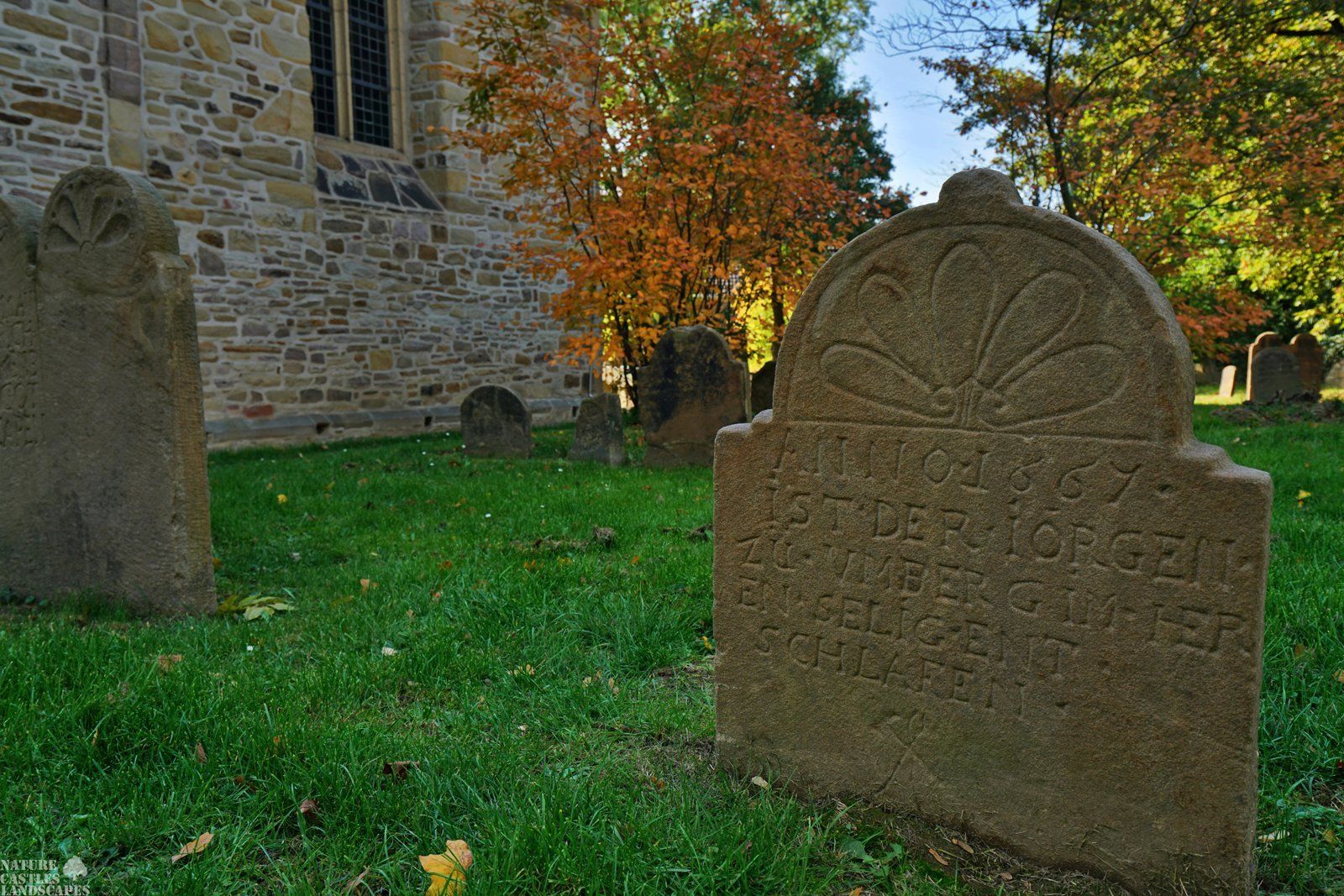 herbsttag historischer friedhof stiebel