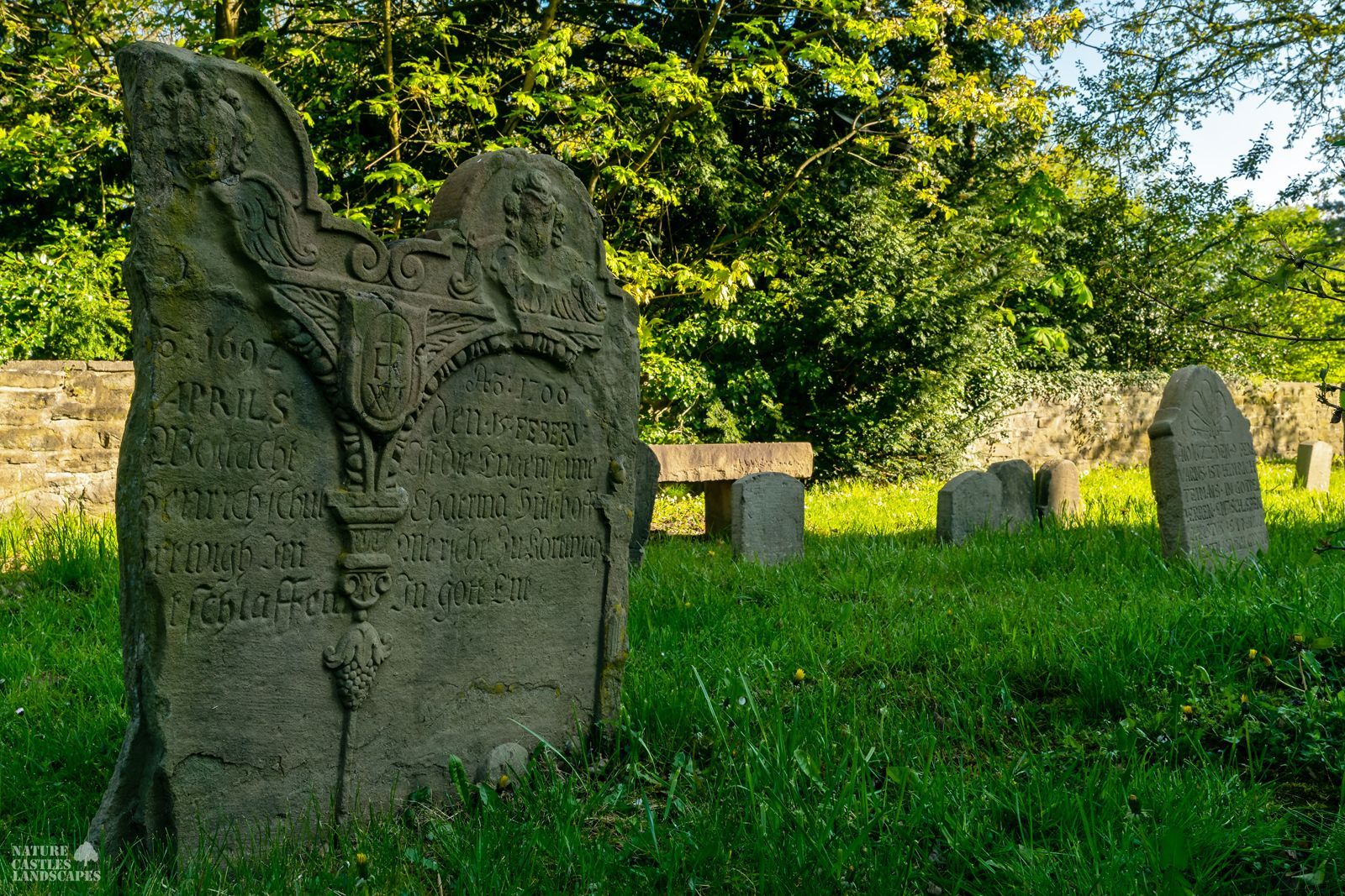 picture of a old  gravestones in bochum
