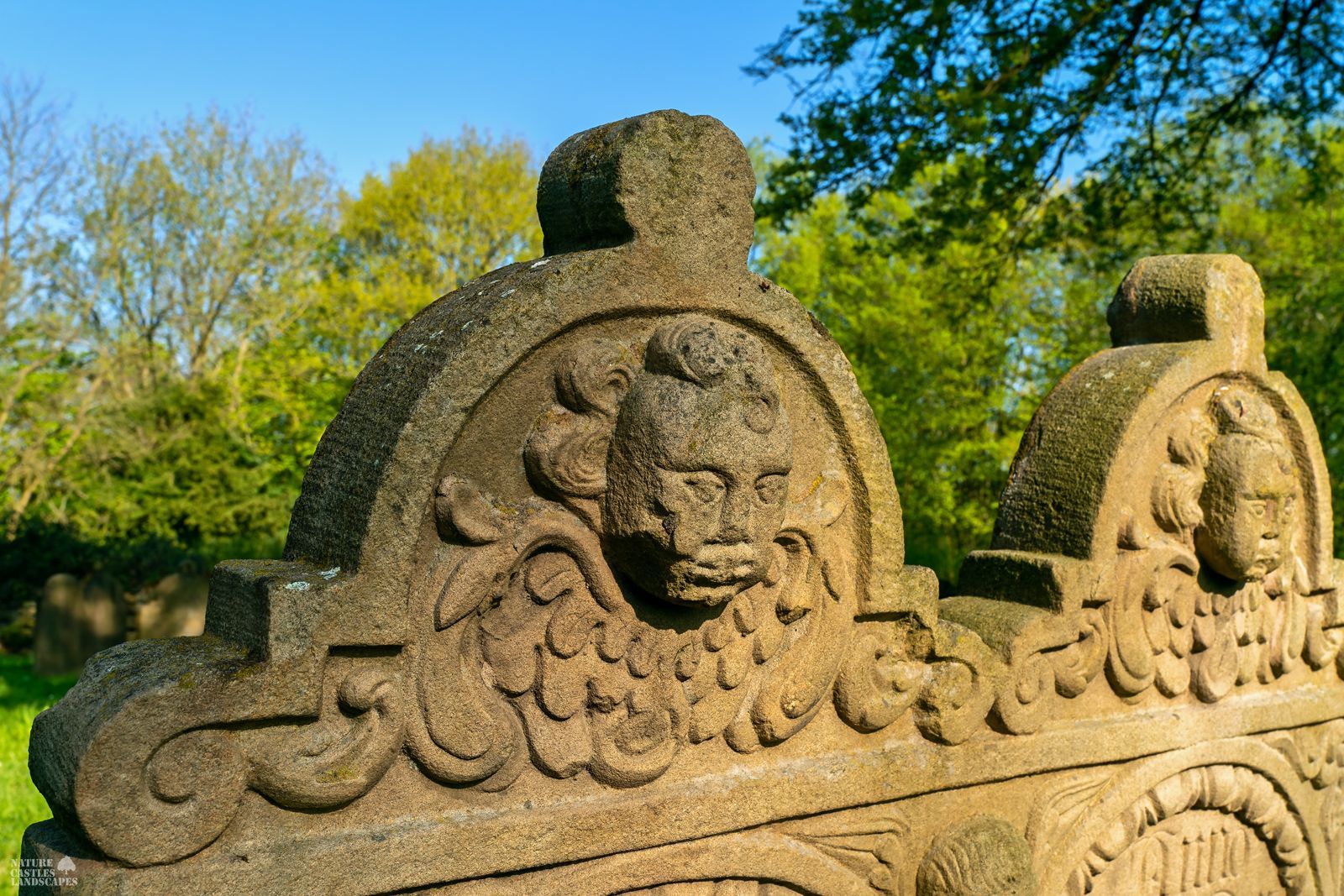 picture of a historic gravestone in stiepel