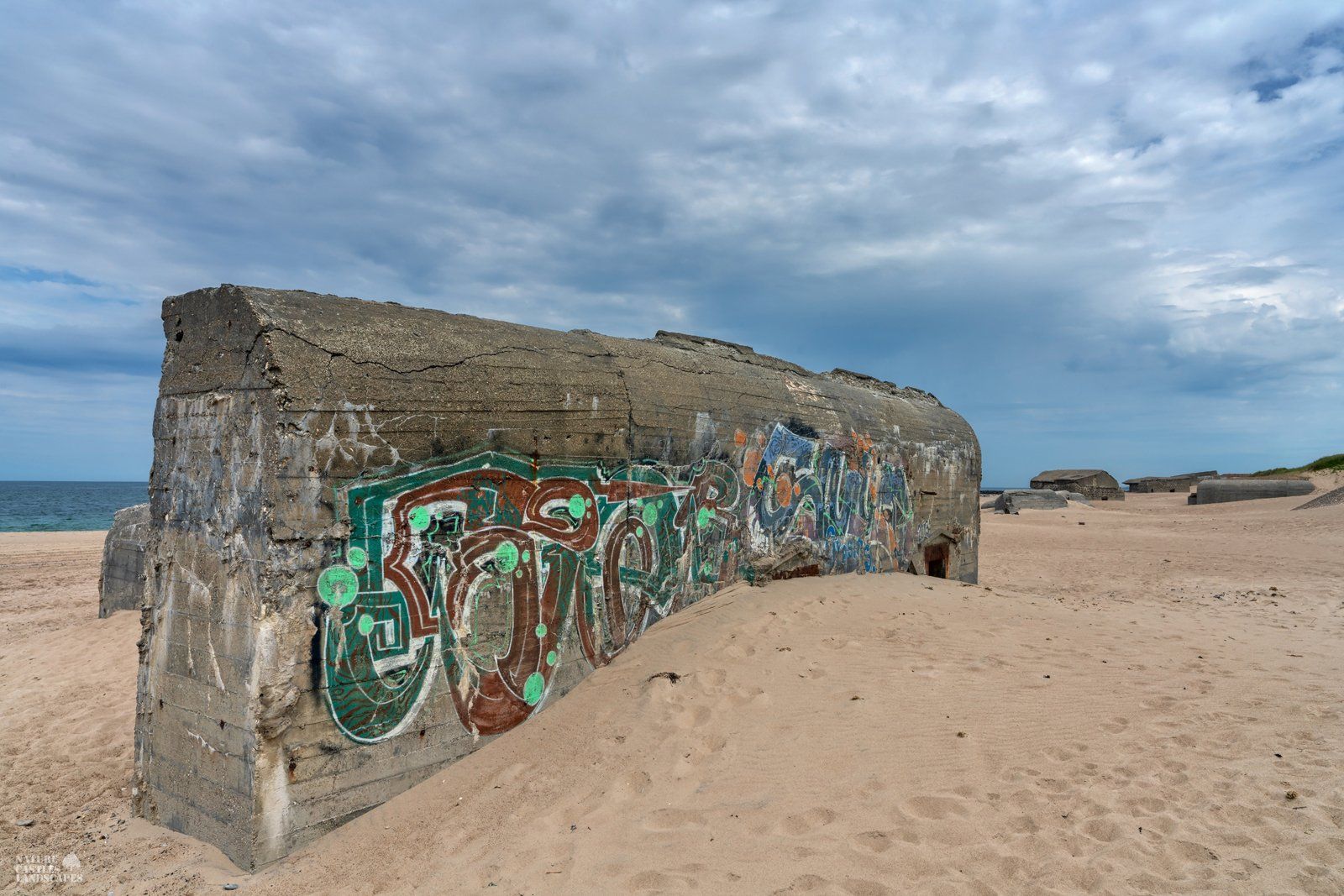 Picture of abandoned bunker with paintings
