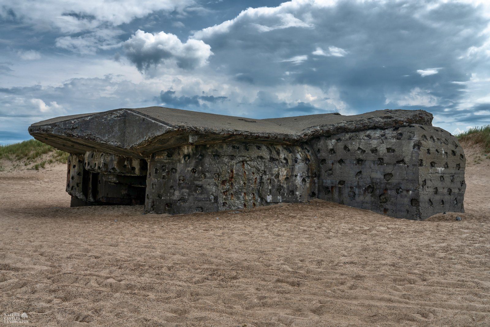 Picture of abandoned bunker on the Danish nort sea