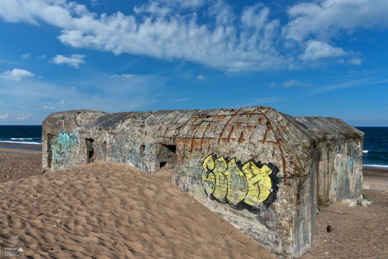 photo of a small dune behind a bunker at lunchtime