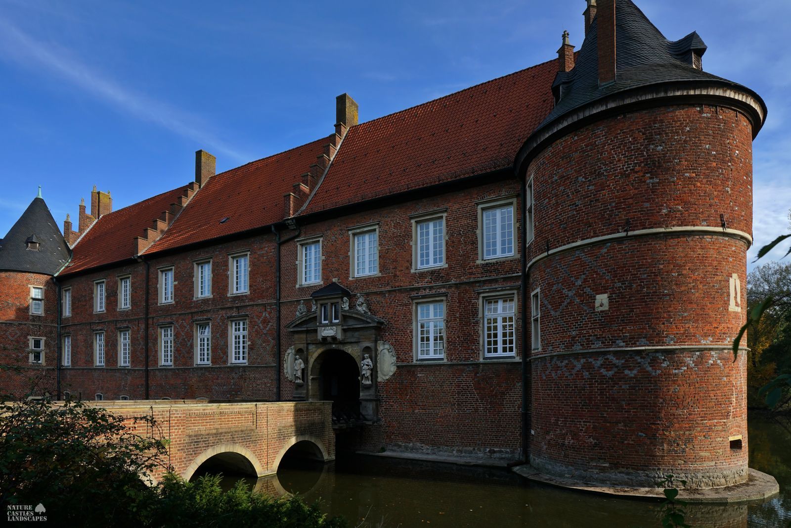 picture of the chapel at herten castle