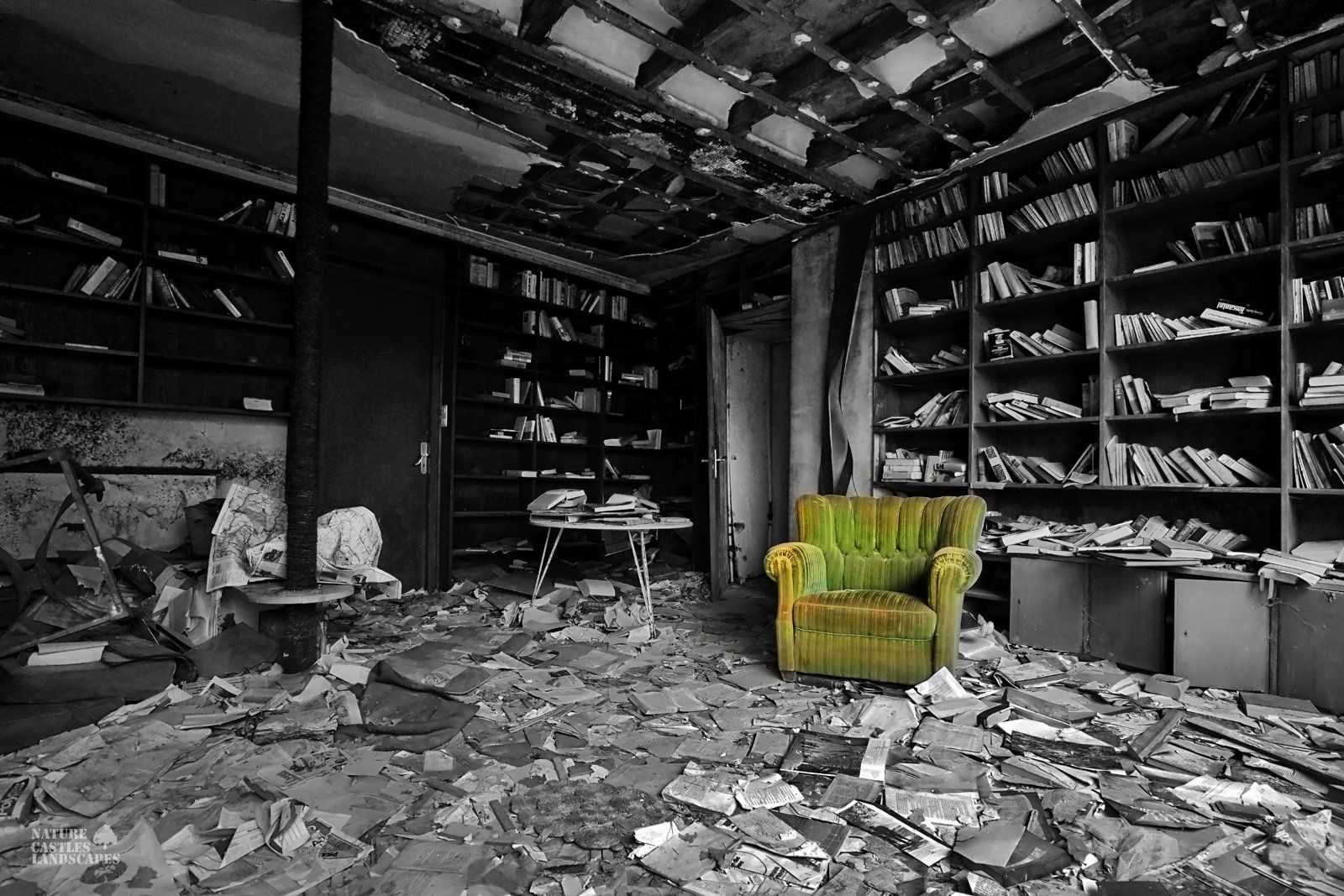 lost place color key armchair