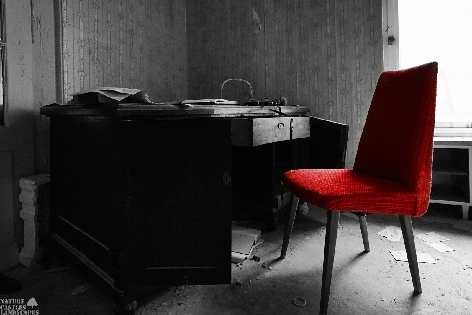 lost place color key chair
