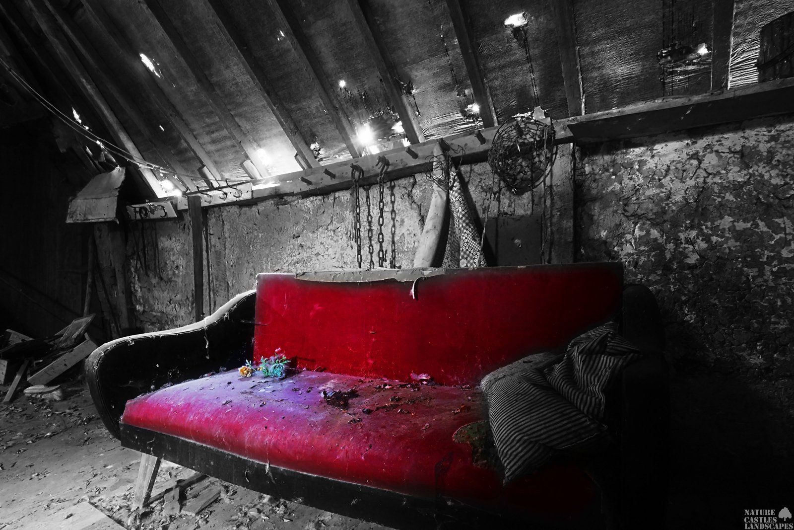 lost place color key sofa