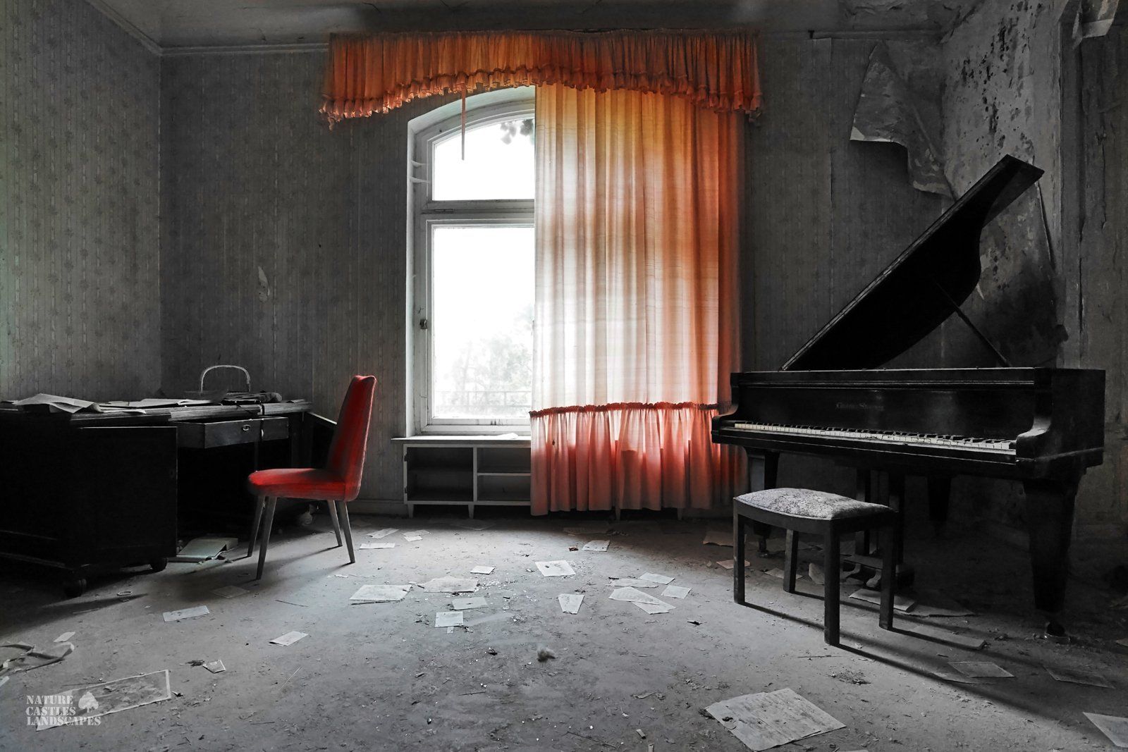 lost place color key curtain