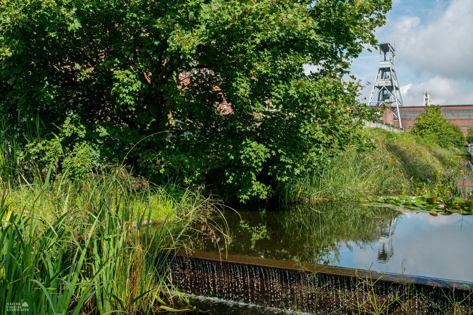wasserueberlauf an einem regenwasserkanal an der zeche ewald