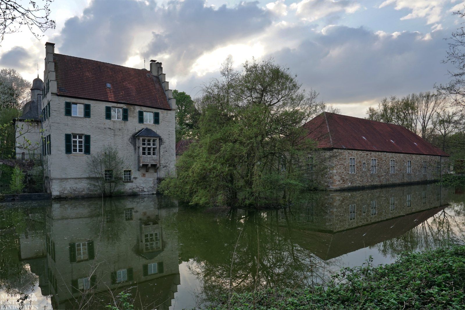 am spaeten nachmittag am haus dellwig