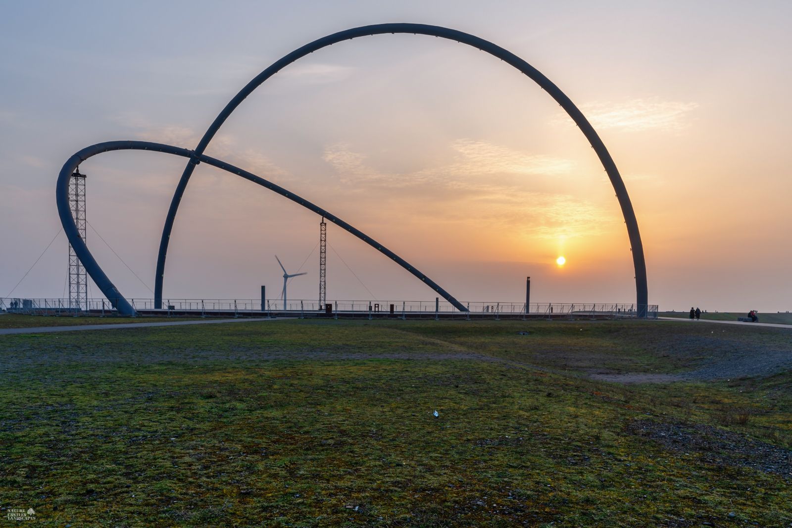 sonnenuntergang am Horizontobservatorium auf der halde hoheward in herten