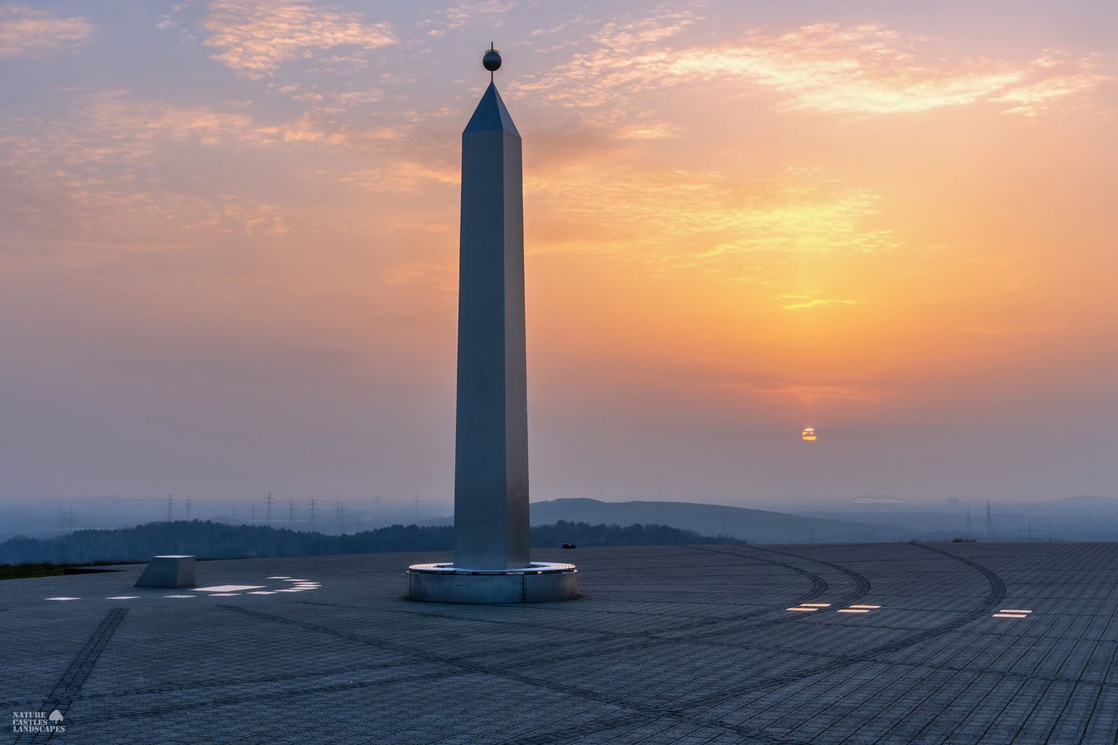 sonnenuntergang an der Horizontalsonnenuhr auf der halde hoheward in herten