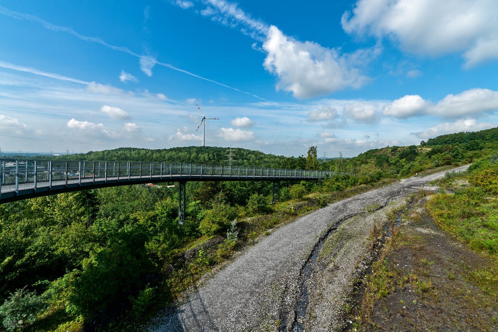 Blick von der Panoramabruecke in Herten auf das Windrad