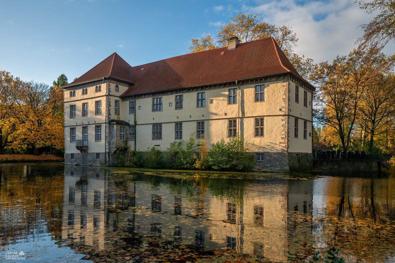Schloss struenkede an einem Herbstmorgen