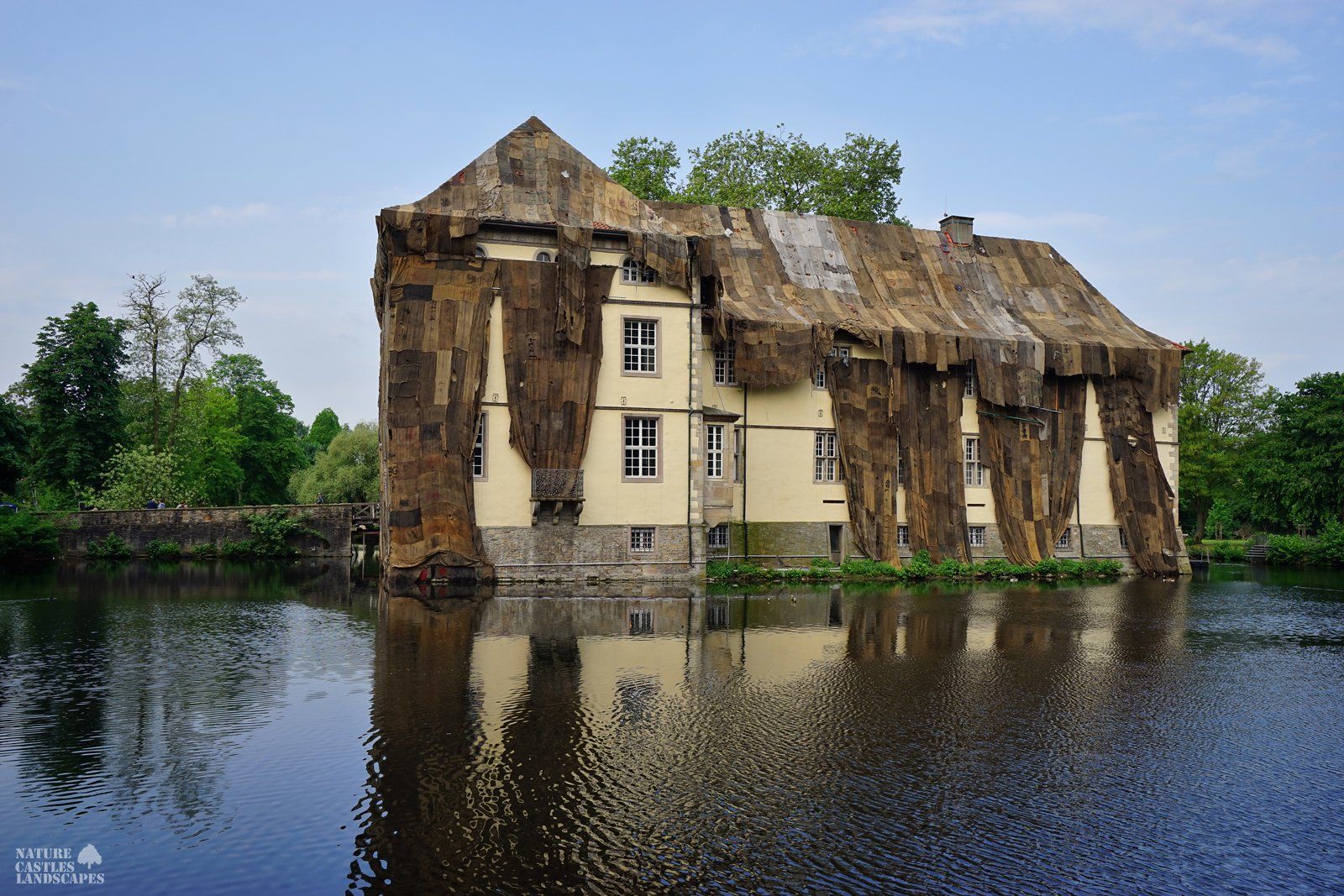 das verhuellte schloss struenkede