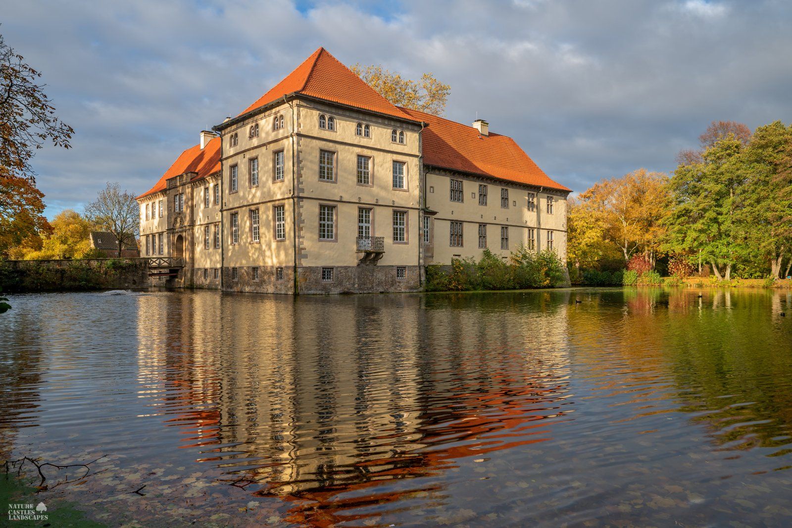 Schloss struenkede in herne an einem Herbstmorgen