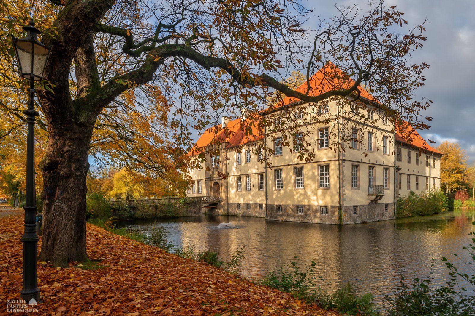 laterne vor schloss struenkede