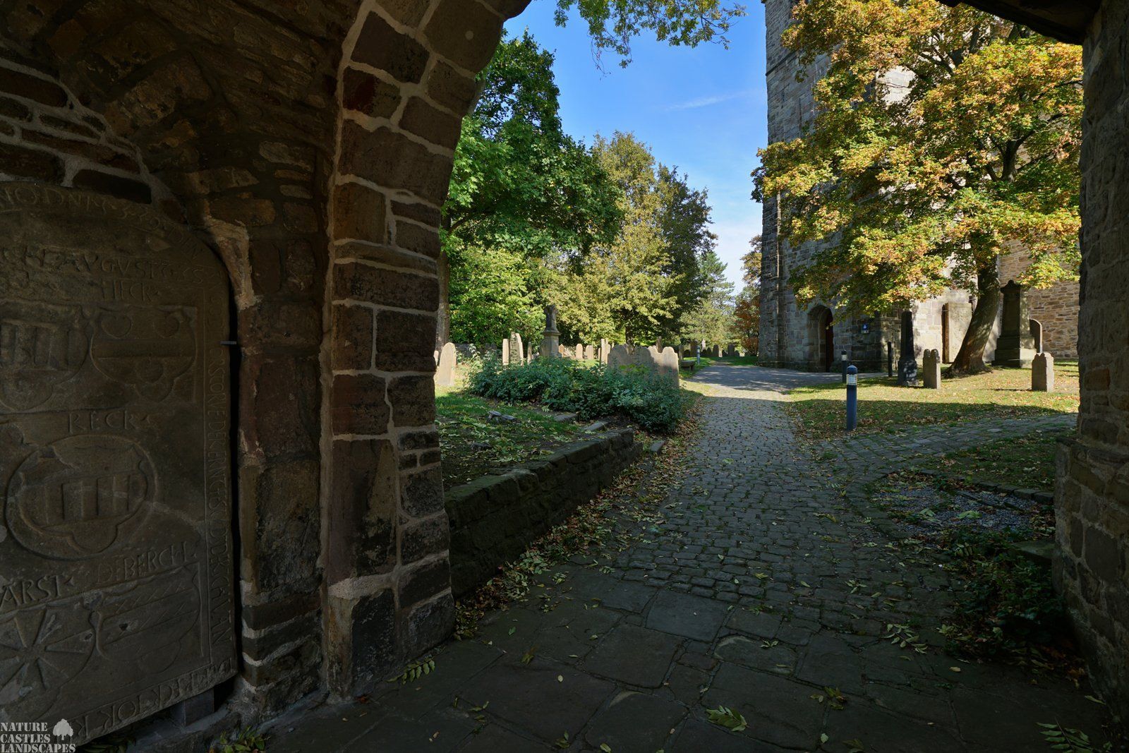 eingang historischer friedhof stiebel