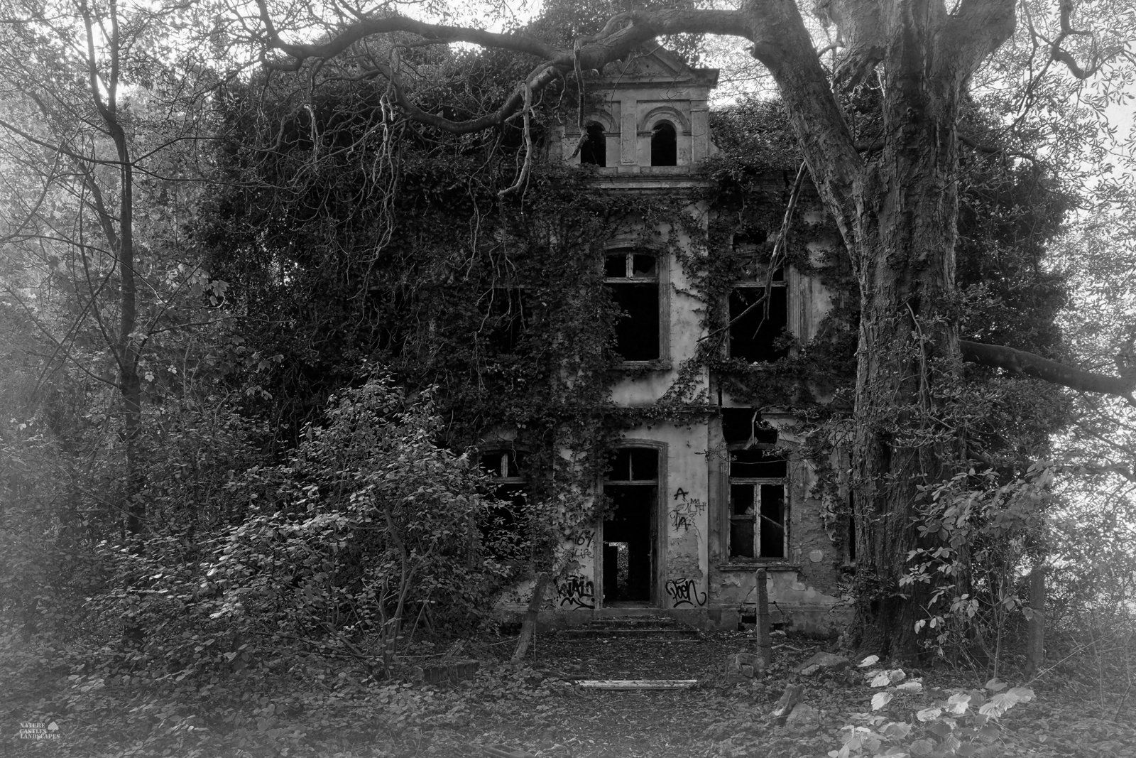 photo editing abandoned places door