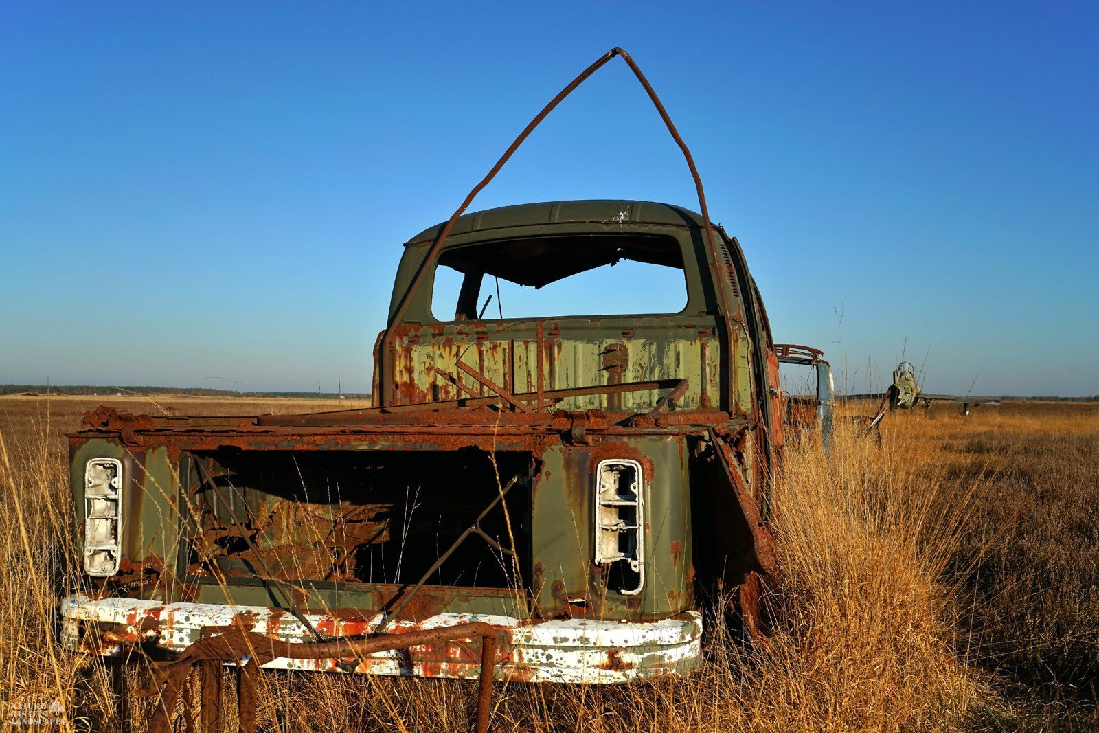 rusty automobile in the heathland