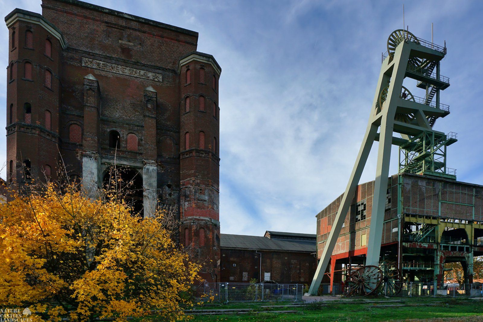 Zeche ewald zwei Foerdertuerme