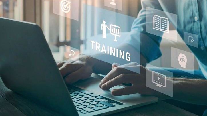 Trainings und Workshop auf dem Bildschirm, Elemente, die Wissensvermittlung für die Energiewirtschaft zeigen