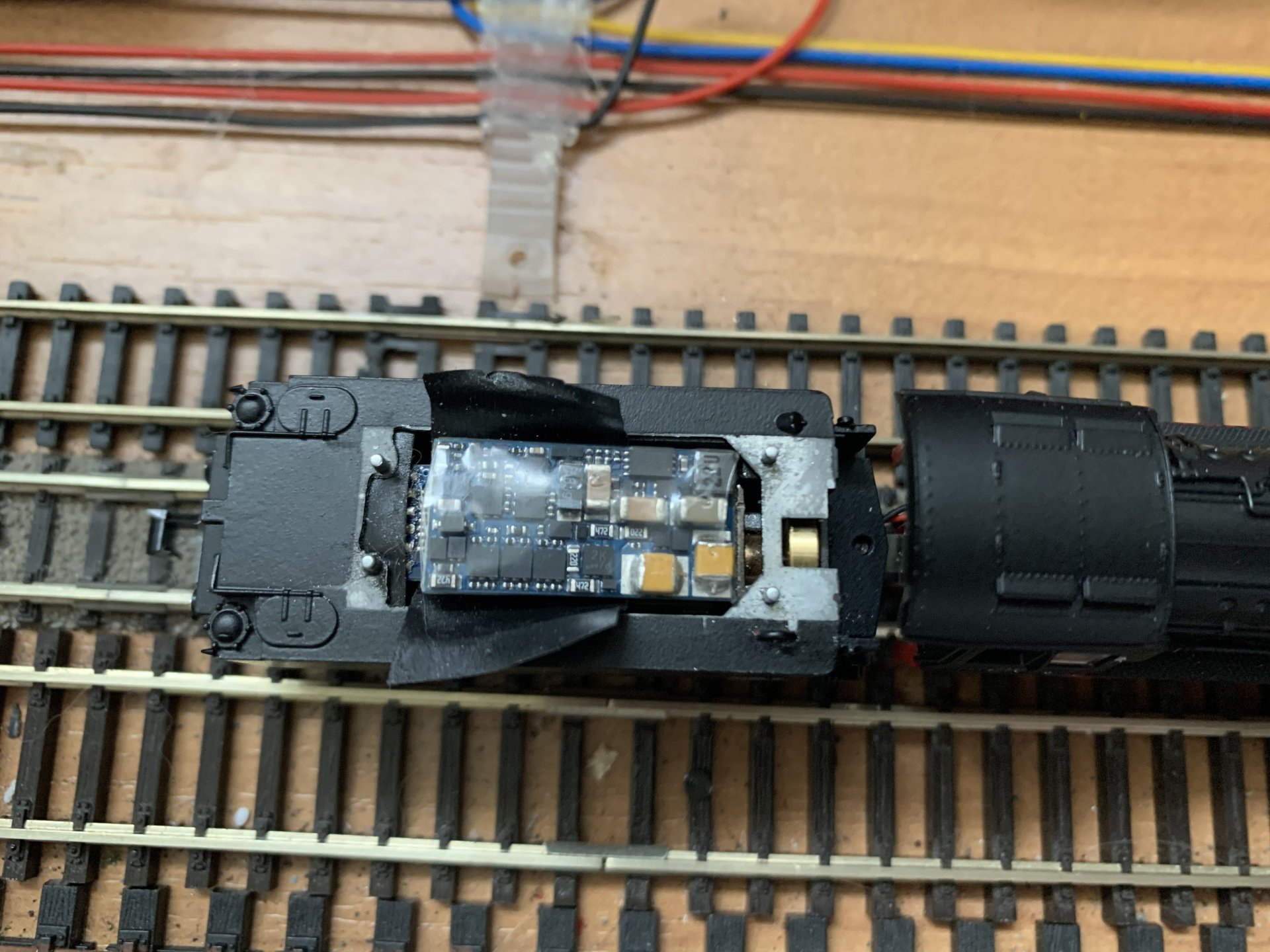 Lokmodell von Trix Spur N mit Loksound Decoder von ESU
