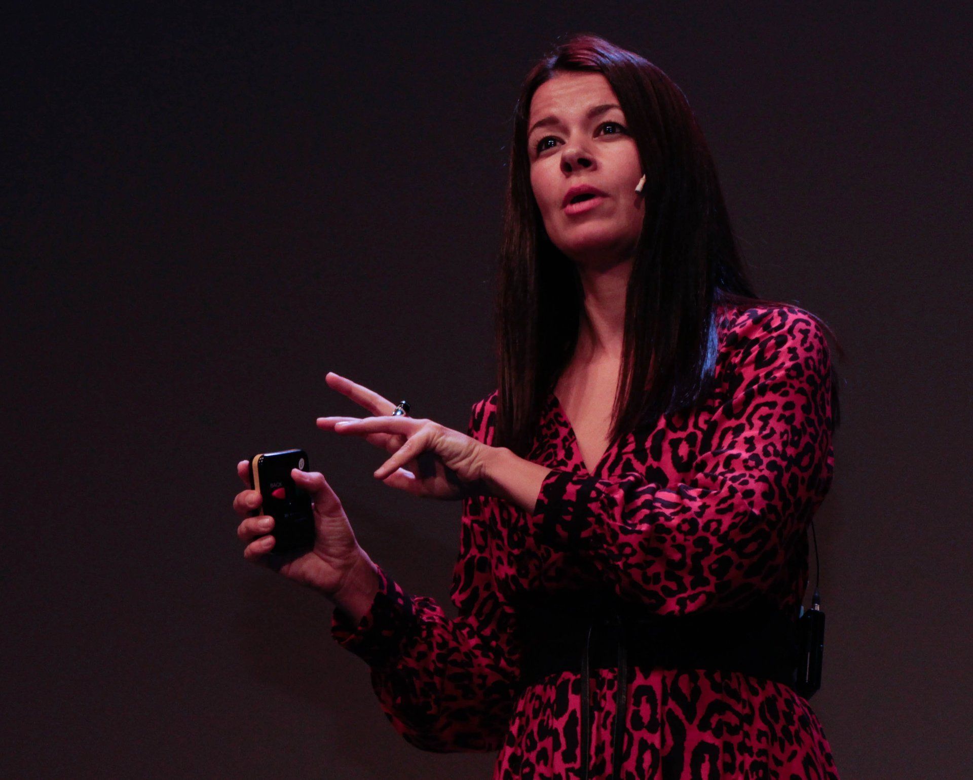 PONENCIA SOBRE LIDERAZGO FEMENINO
