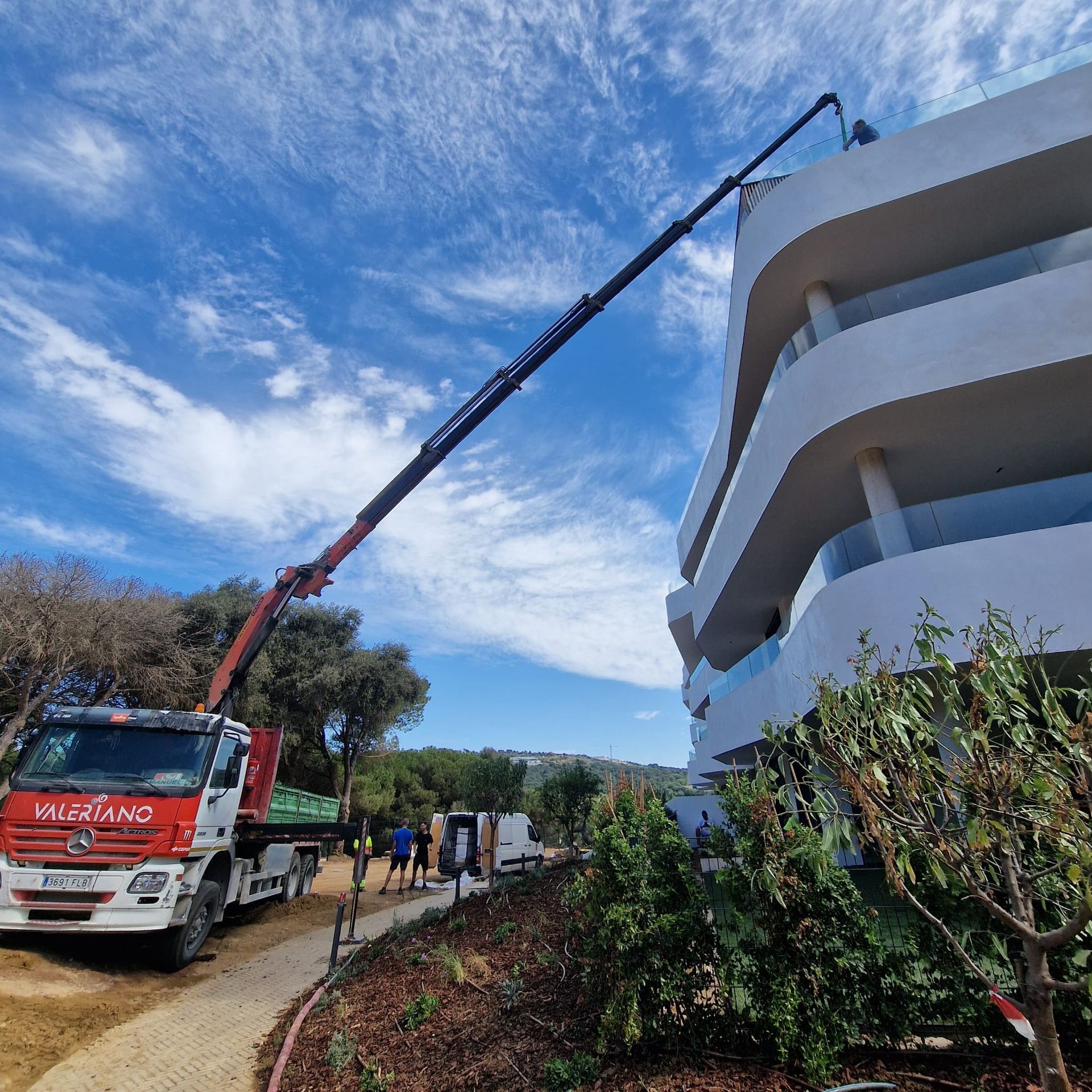 Moving to one of the penthouses in Village Verde, Sotogrande? We can arrange cranes for those heavy or oversized items.