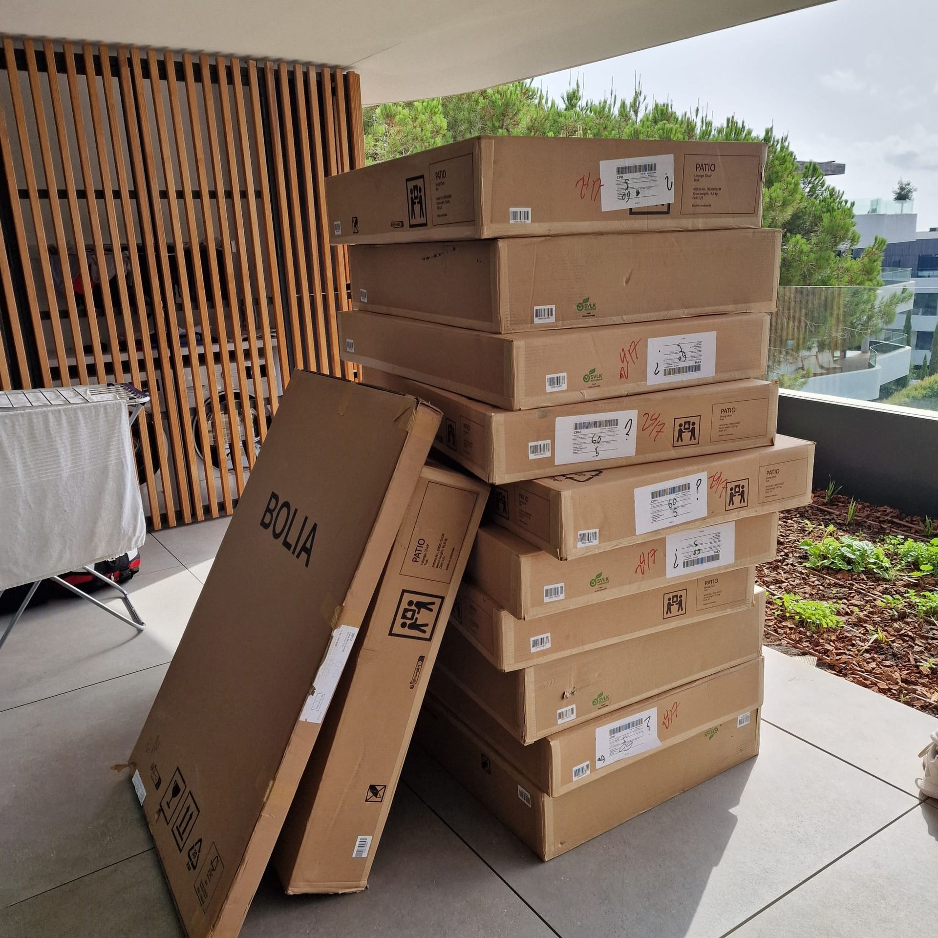 We are the experts for furniture installation in Village Verde, Sotogrande