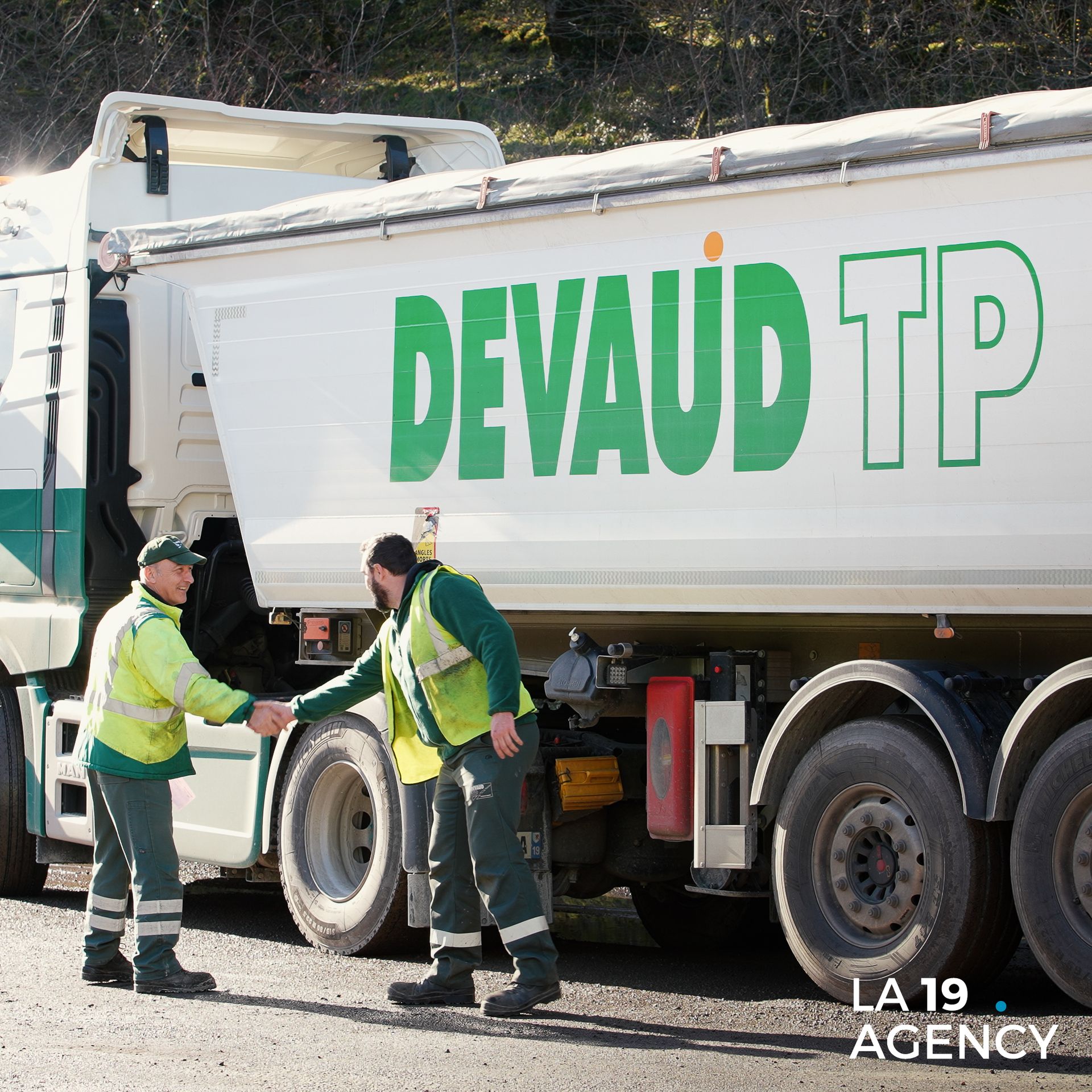 Équipe de Devaud TP en intervention, mise en valeur par LA19.Agency