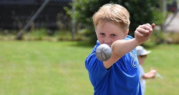 Dieser junge Nachwuchsspieler gibt alles. Dieser junge Nachwuchsspieler gibt alles.