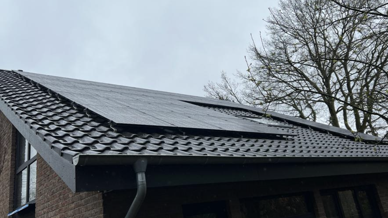 CGG Zimmerei Oldenburg Solar Paneel Photovoltaik Fotovoltaik Dachsanierung