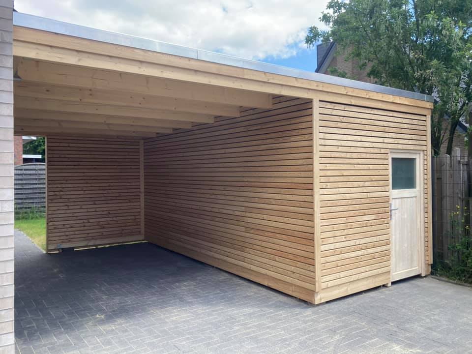 Carport mit Schuppen