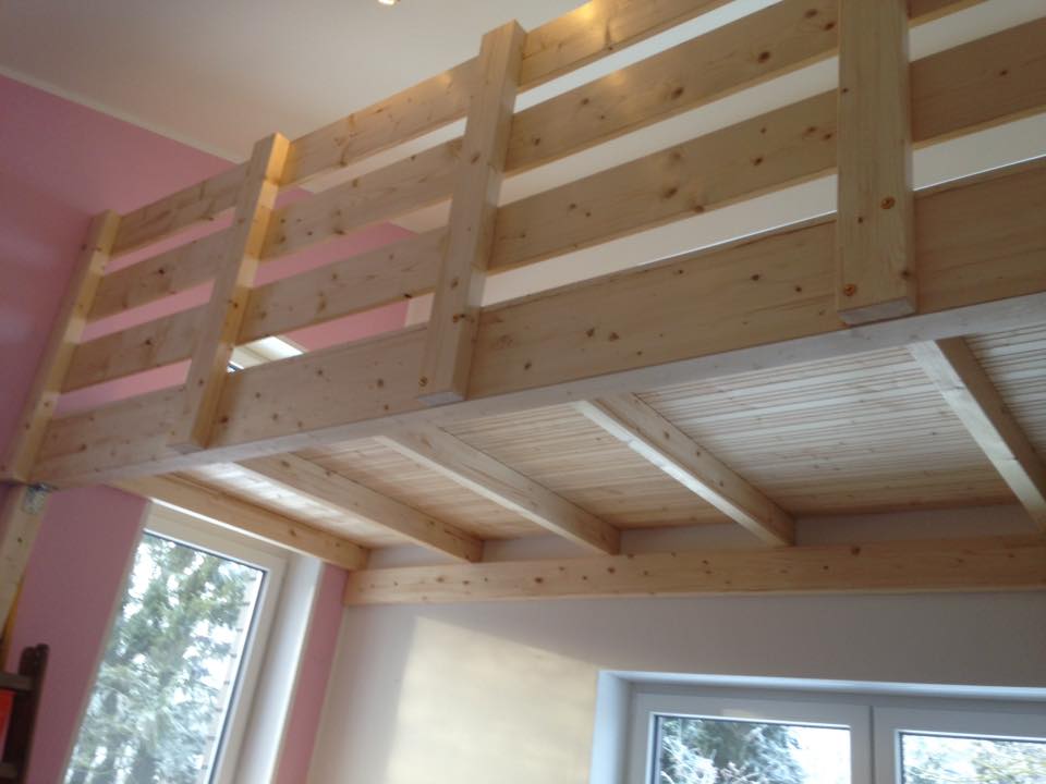 Hochbett im Kinderzimmer