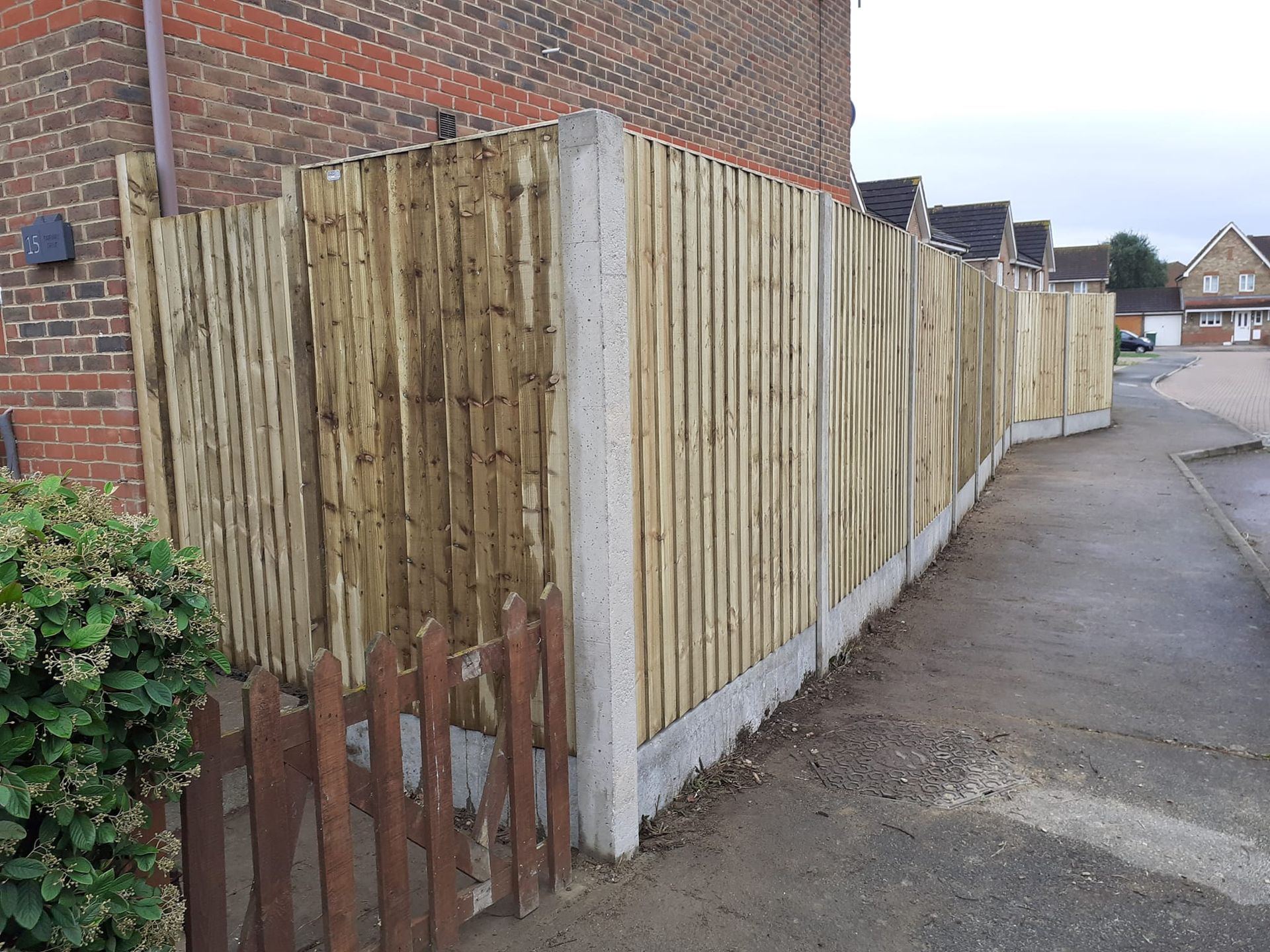 London's Fencing Landscape: A Comprehensive Guide to Choosing the Right Fence Repair Professionals