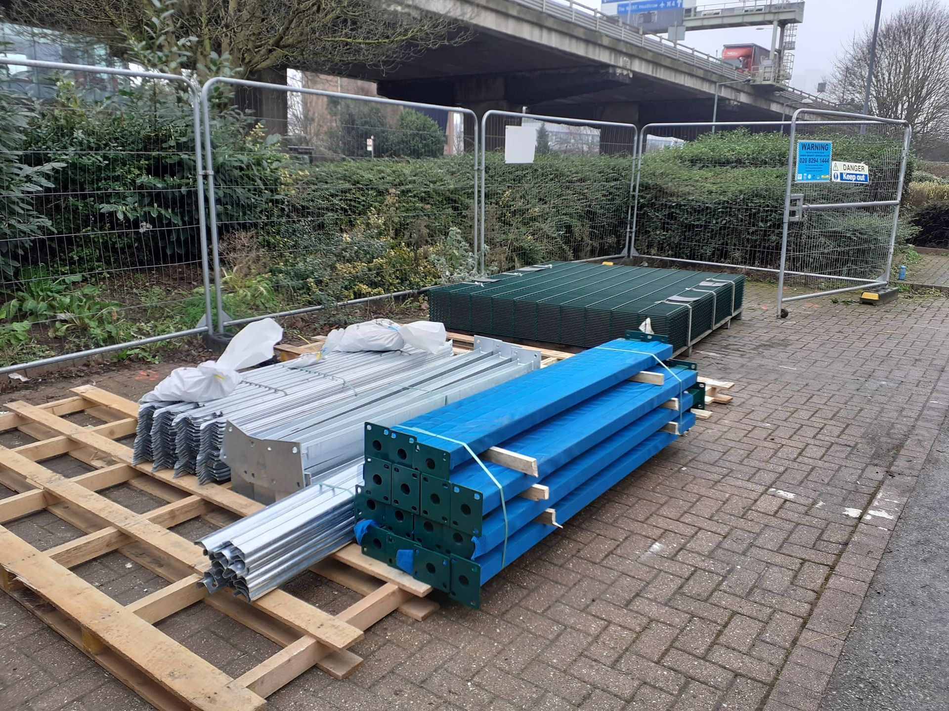 What is the expected lifespan of different types of fencing materials?